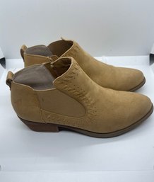 New In Box Carlos By CS Beige Suede Bootie Size 7.5M