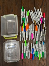 LARGE LOT OF APPROX. 50 BRAND NEW OR NEARLY NEW SHARPIE MARKERS IN PLASTIC CASE