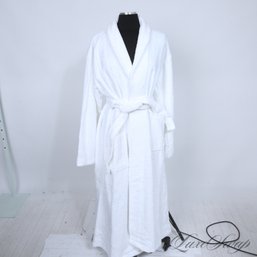 BRAND NEW WITHOUT TAGS KASSATEX SOLID WHITE ULTRA SOFT FLEECE ROBE UNISEX OSFM