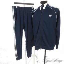 WHERES THE LAGER LOUTS! NEAR MINT MENS ADIDAS NAVY BLUE / WHITE SIGNATURE STRIPED 2 PIECE TRACK SUIT 2XL/L