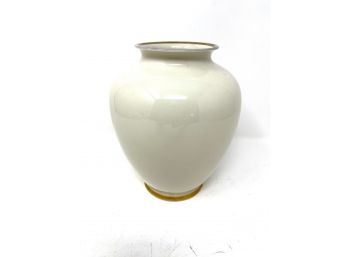 RARE VINTAGE PAAR / JAEGER PORZELLAN BAVARIA WHITE HANDMADE PORCELAIN GOLD ACCENTED VASE