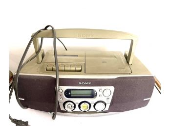 90S / Y2K TERRIFIC VINTAGE SONY MEGA BASS PORTABLE BOOMBOX RADIO, CD & CASSETTE PLAYER