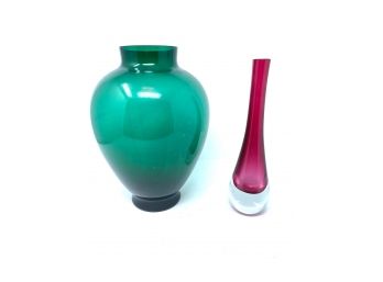 MEGA CHIC LOT OF GREEN HORTENSIA POLAND VASE & HAND BLOWN LEADED CRYSTAL RED TEARDROP BUD VASES