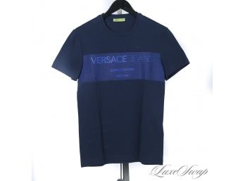 BRAND NEW WITHOUT TAGS AUTHENTIC VERSACE JEANS COUTURE MENS TEE SHIRT IN NAVY WITH CHEST STRIPE LOGO M