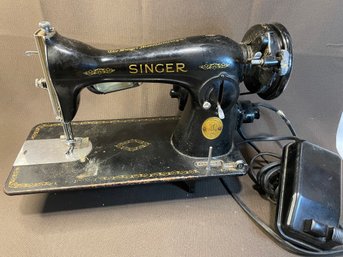 1947-48 Metal Singer Sewing Machine All Accessories And Booklet