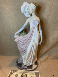 Retired Lladro Socialite Of The 20s 5253G 13.5'. Perfect!