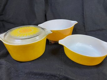 4 Piece Set Of Gold Pyrex With One Lid (that Fits All Casseroles) See Desc.