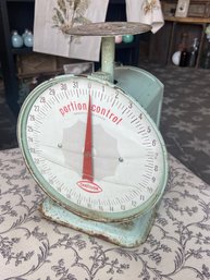 Outrageously Cool Vintage Scale (see Description)