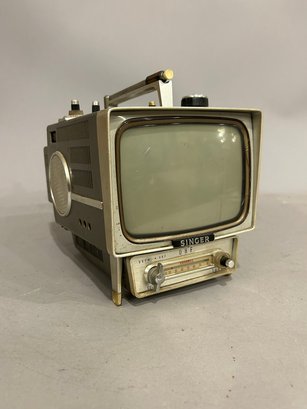 Vintage 1960s 6' Singer Solid State Portable Television Model 6U