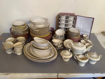 142 Pieces Syracuse Old Ivory China In The Pattern Sherwood