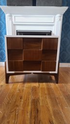 Amazing Mid Century Modern End Table (1 Of 2)