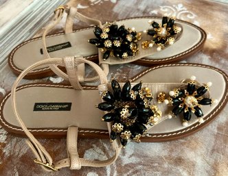 LIKE NEW DOLCE & GABBANA GOLD AND BLACK SANDALS