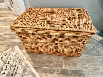 BEAUTIFUL LARGE WICKER STORAGE TRUNK, CHEST WITH BRASS HANDLES