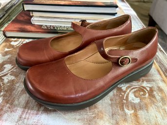 DANSKO BROWN LEATHER MARY JANES EXCELLENT CONDITION SIZE 40