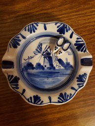 Vintage Delft Blue & White Small Plate With Mini Ceramic Shoes Hand Painted 4 In