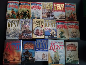 Lot Of 17 Alexander Kent Paperback - Form Line Of Battle, Darkening Sea, More!