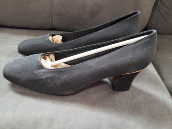 Fabulaire Black Women's Shoes Small Heel Gold Detailing Size 7.5