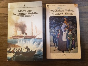 Lot Of 2 Vintage Classic Literature Paperbacks - Moby Dick & Pudd'nhead Wilson