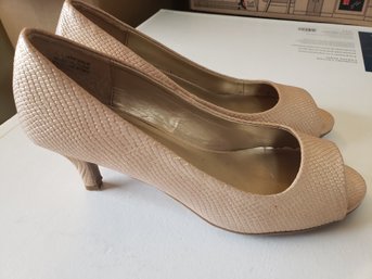 Karen Scott Rose Gold Cream Women's Heels Shoes Size 6 Or 6.5