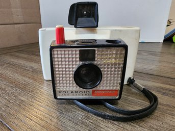 Vintage Polaroid Swinger Model 20 Land Camera