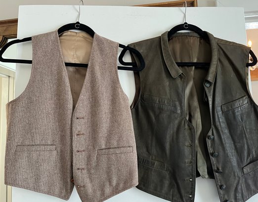 Two Womans Vests One Suede By Nazarino Tabrilli /one Fabric Unbranded - MB30