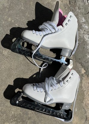 Like New Riedell Leather Ice Skates -G