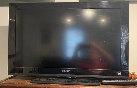32' Sony TV With Remote