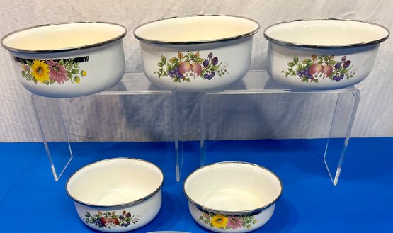 Vintage Enamel Bowls / Covers Need Cleaning
