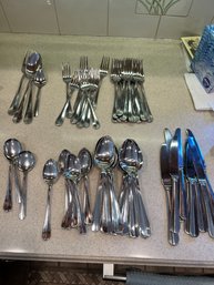 #119 61 Pcs Cusinart Flatware Set