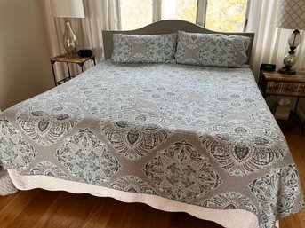 King Size Bed With Fabric Headboard And Bedding - MB4