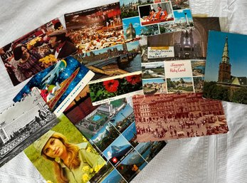 14 Vintage Souvenir International Post Cards - 80