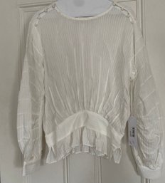 New Feminine Cream Top With Buttons At Shoulders And Wrists