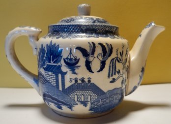 Blue Willow Tea Pot (unmarked)