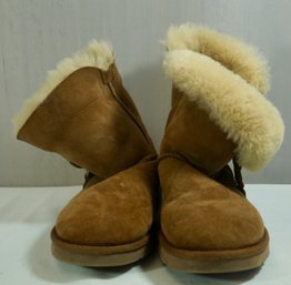 #64 Size 7 Tan Uggs