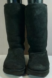 #67 Size 7 Black Uggs