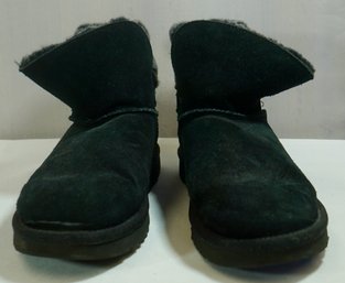 #69 Size 7 Black Uggs