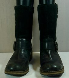 #77 Size 7 Clarks Boots