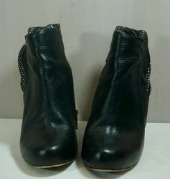 #80 Size 7 High Wedge Boots