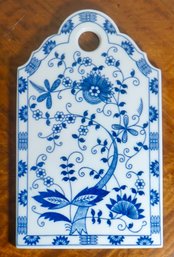 #277 Blue Willow Trivet 9 X 5 1/2