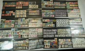 099 Lot Of 30 US Stamps In 4 1/2 X 6  Sleeve