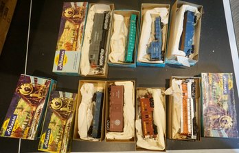 B Large Train Lot Misc Athearn, B&B Valley, Roundhouse,Misc Bldgs & Parts