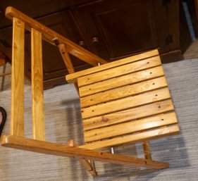 B 4 Wooden Folding Chairs