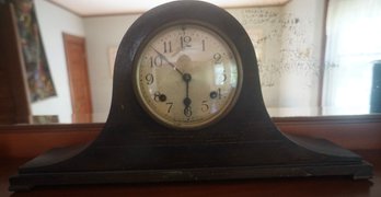 #495 Ner Haven Clock Co Mantle Clock (No Key Or Pendleum)