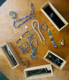 O605 Misc Lot Of Costume Jewelry