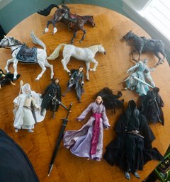 O608 Lot Of Lord Of The Rings Figurines