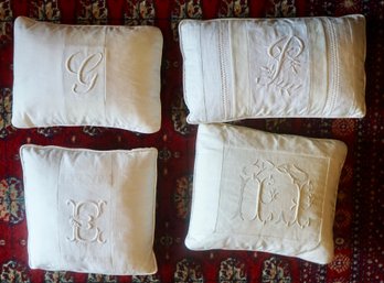 #868 Lot Of 4 Pillows