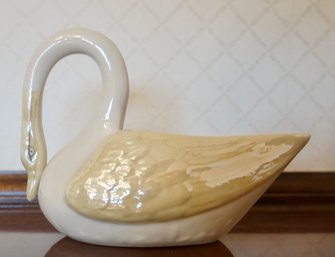 #40 Belleek Swan Green Mark 6'L