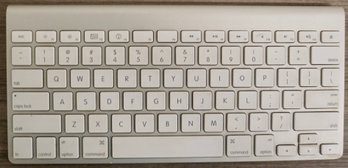 #338 Apple Wireless Keyboard (battery)