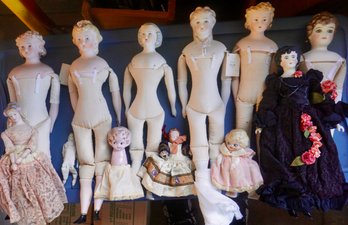 #1003 Lot Of 12 Dolls