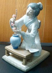 #LR19 Lladro Asian Geisha Figurine 8'T (67-18F)